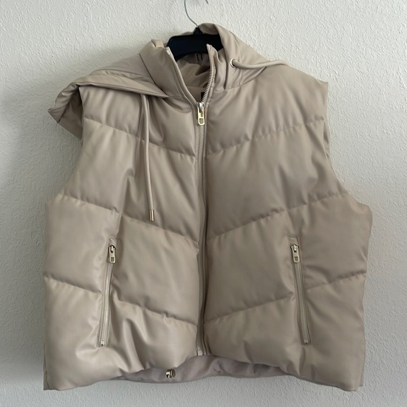 Zara Hooded faux leather vest - Picture 3 of 9